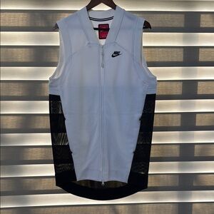 Nike Womens Black and White Mesh Zip-Up Vest
